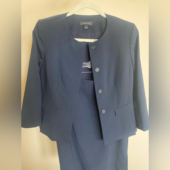 Ann Taylor Dresses & Skirts - Ann Taylor Women's Navy SUIT SET - Jacket and Skirt
